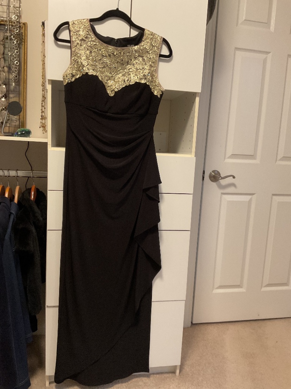 Pretty Lady’s Formal Black Polyester and Gold Lace Ruffle Floor Length Dress
